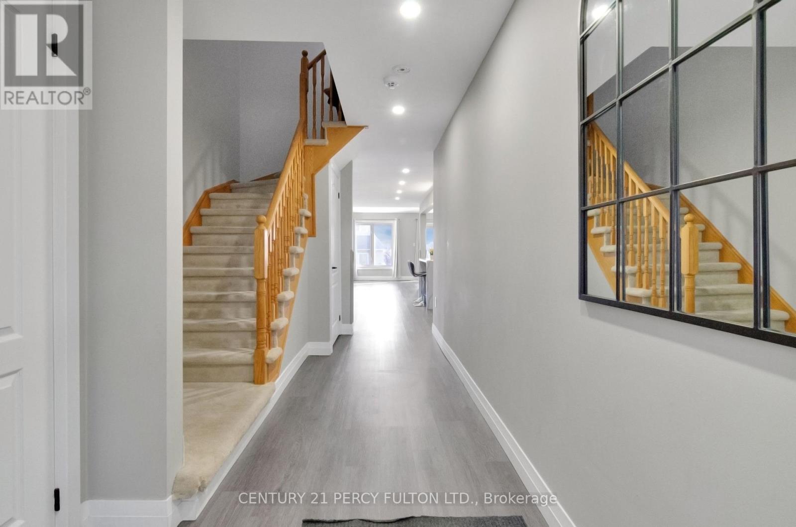19 Odessa Crescent, Whitby, Ontario  L1R 3P1 - Photo 5 - E13679194
