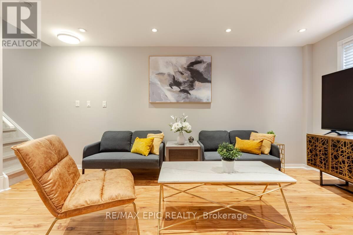 732 - 75 Weldrick Road E, Richmond Hill, Ontario  L4C 0H9 - Photo 2 - N13679210