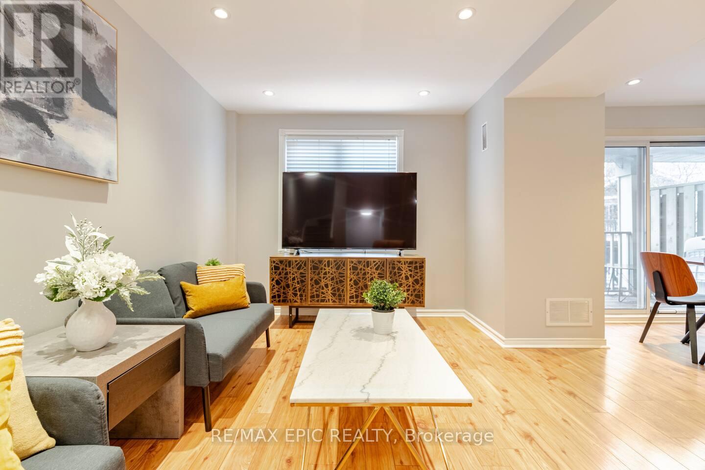 732 - 75 Weldrick Road E, Richmond Hill, Ontario  L4C 0H9 - Photo 3 - N13679210