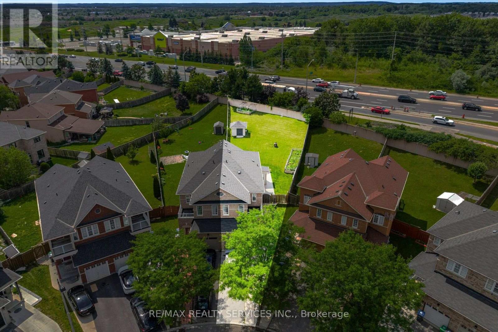 32 Deepcoral Court, Brampton, Ontario  L6V 4P7 - Photo 2 - W13679200