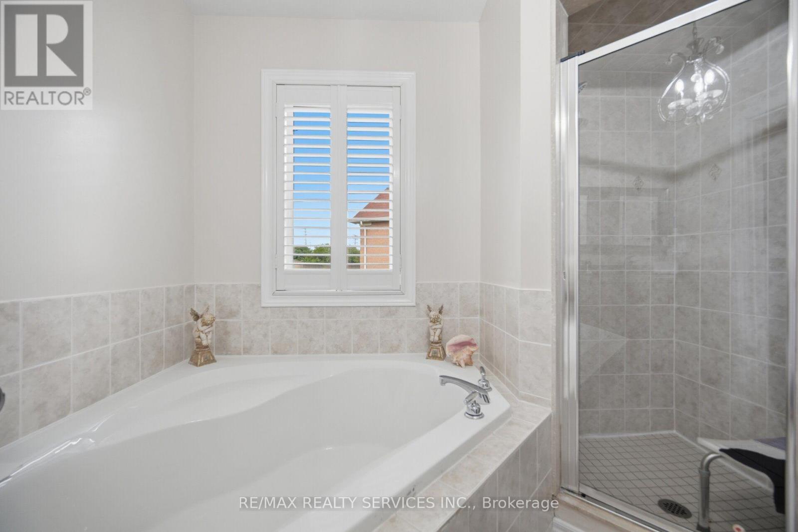 32 Deepcoral Court, Brampton, Ontario  L6V 4P7 - Photo 31 - W13679200