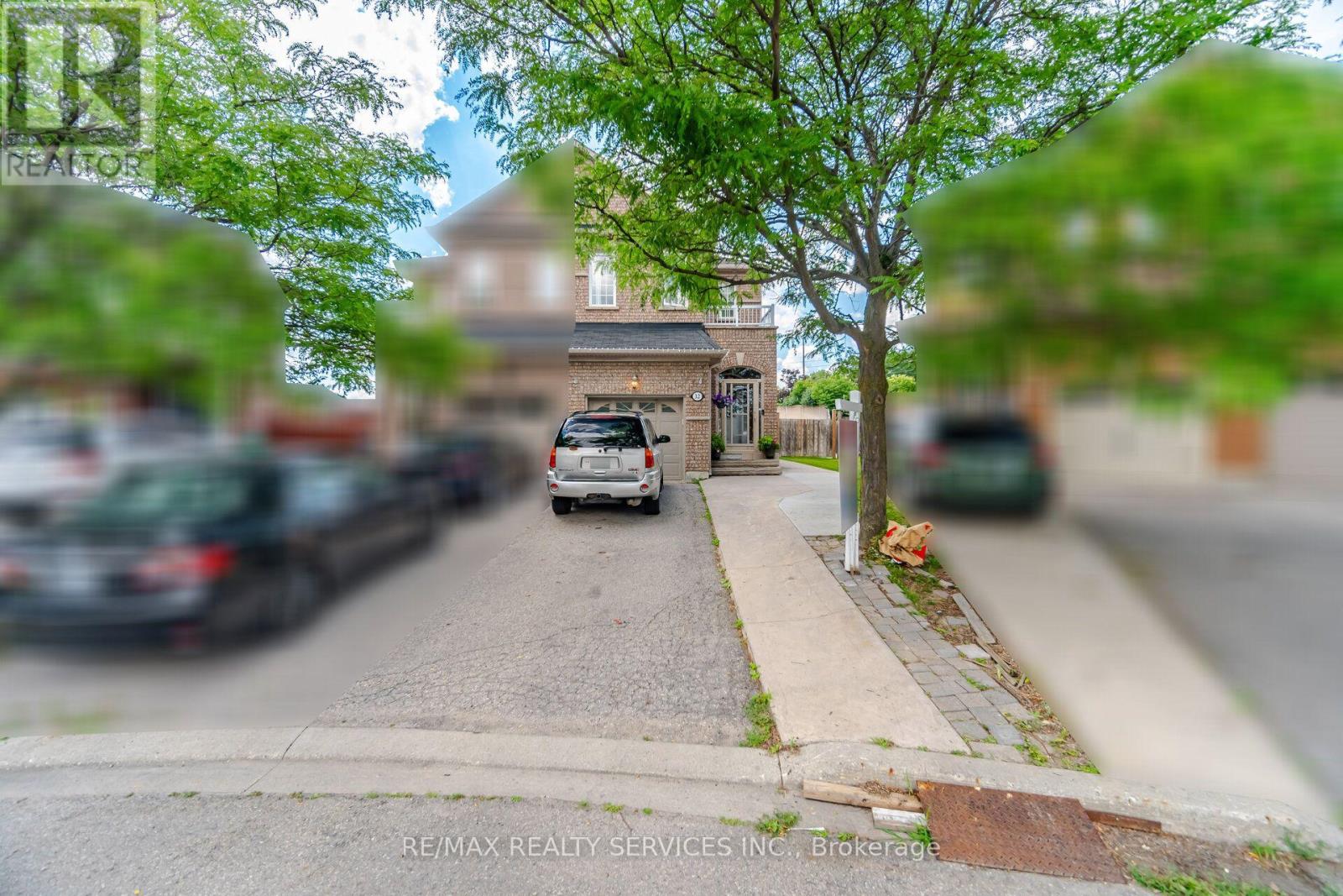 32 Deepcoral Court, Brampton, Ontario  L6V 4P7 - Photo 4 - W13679200