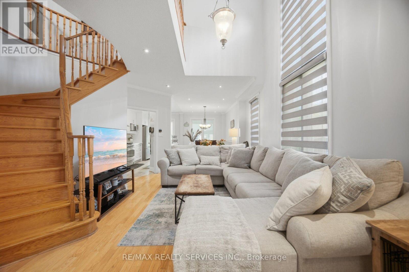 32 Deepcoral Court, Brampton, Ontario  L6V 4P7 - Photo 7 - W13679200