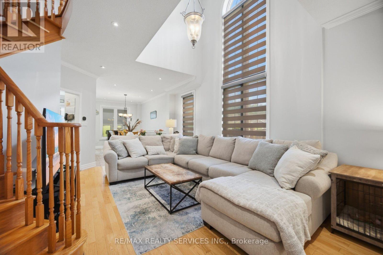 32 Deepcoral Court, Brampton, Ontario  L6V 4P7 - Photo 8 - W13679200