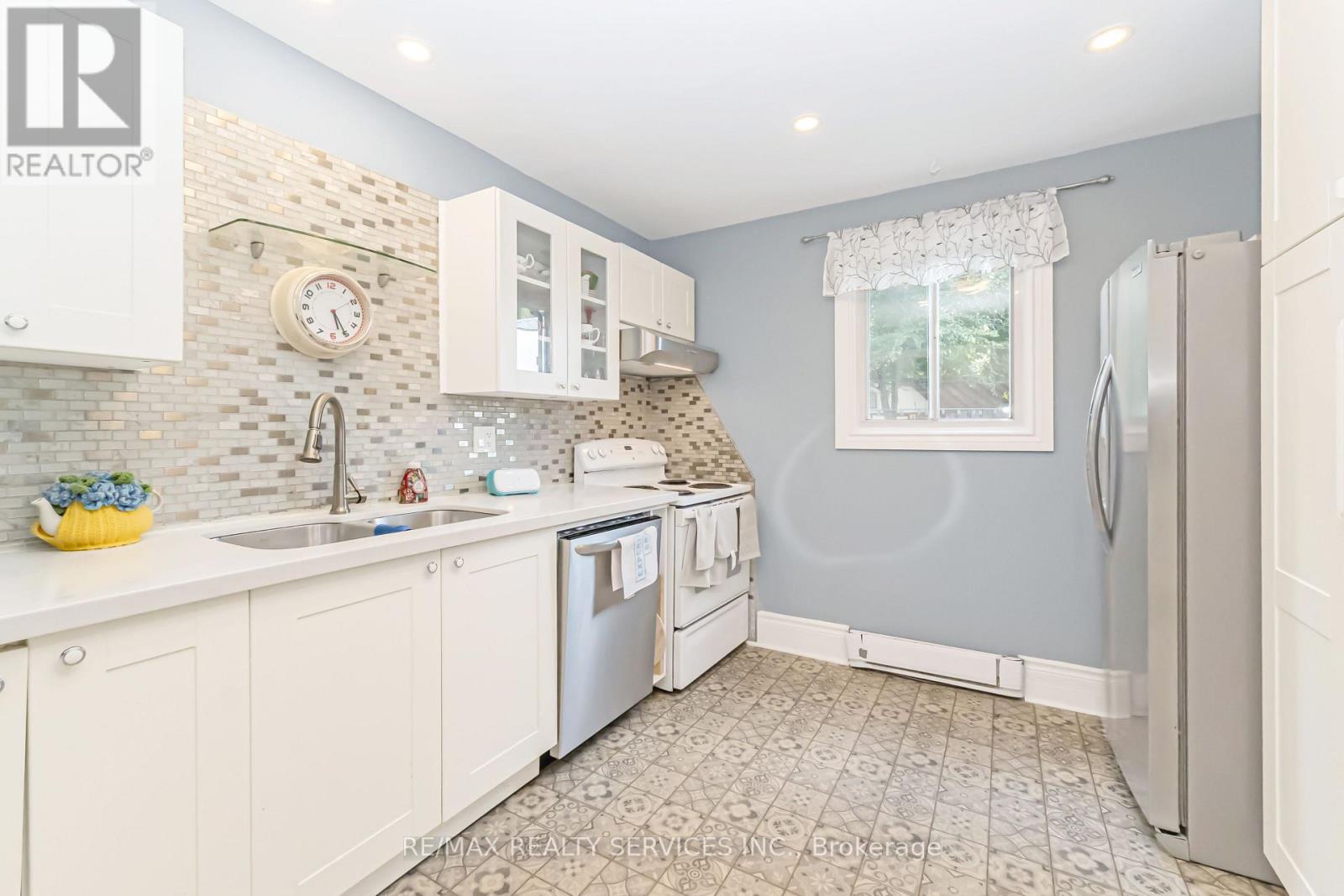 47 Huntingwood Crescent, Brampton, Ontario  L6S 1S5 - Photo 10 - W13679216