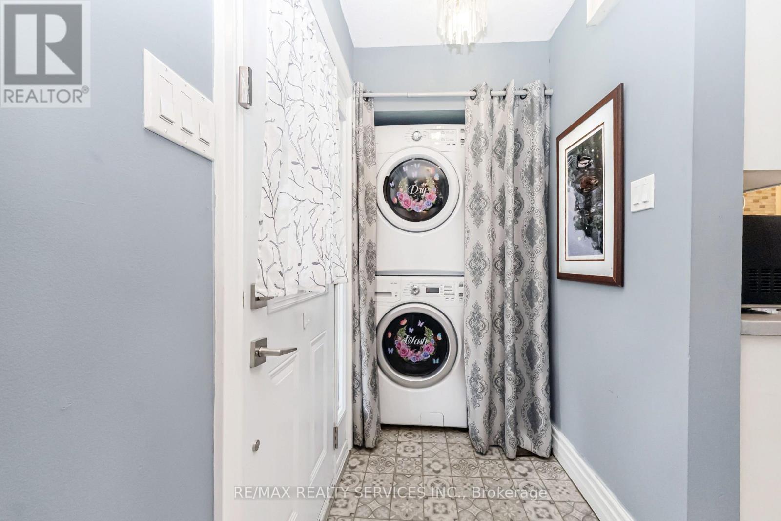 47 Huntingwood Crescent, Brampton, Ontario  L6S 1S5 - Photo 5 - W13679216