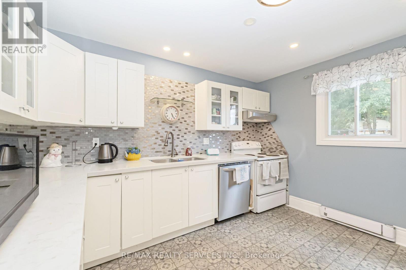 47 Huntingwood Crescent, Brampton, Ontario  L6S 1S5 - Photo 7 - W13679216