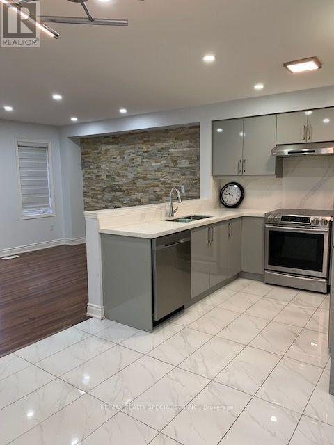 19 Belinda Drive, Brampton, Ontario  L7A 2W6 - Photo 4 - W13678142