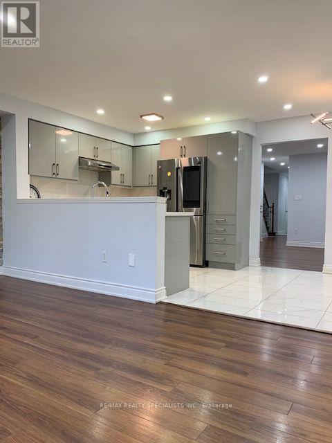 19 Belinda Drive, Brampton, Ontario  L7A 2W6 - Photo 5 - W13678142