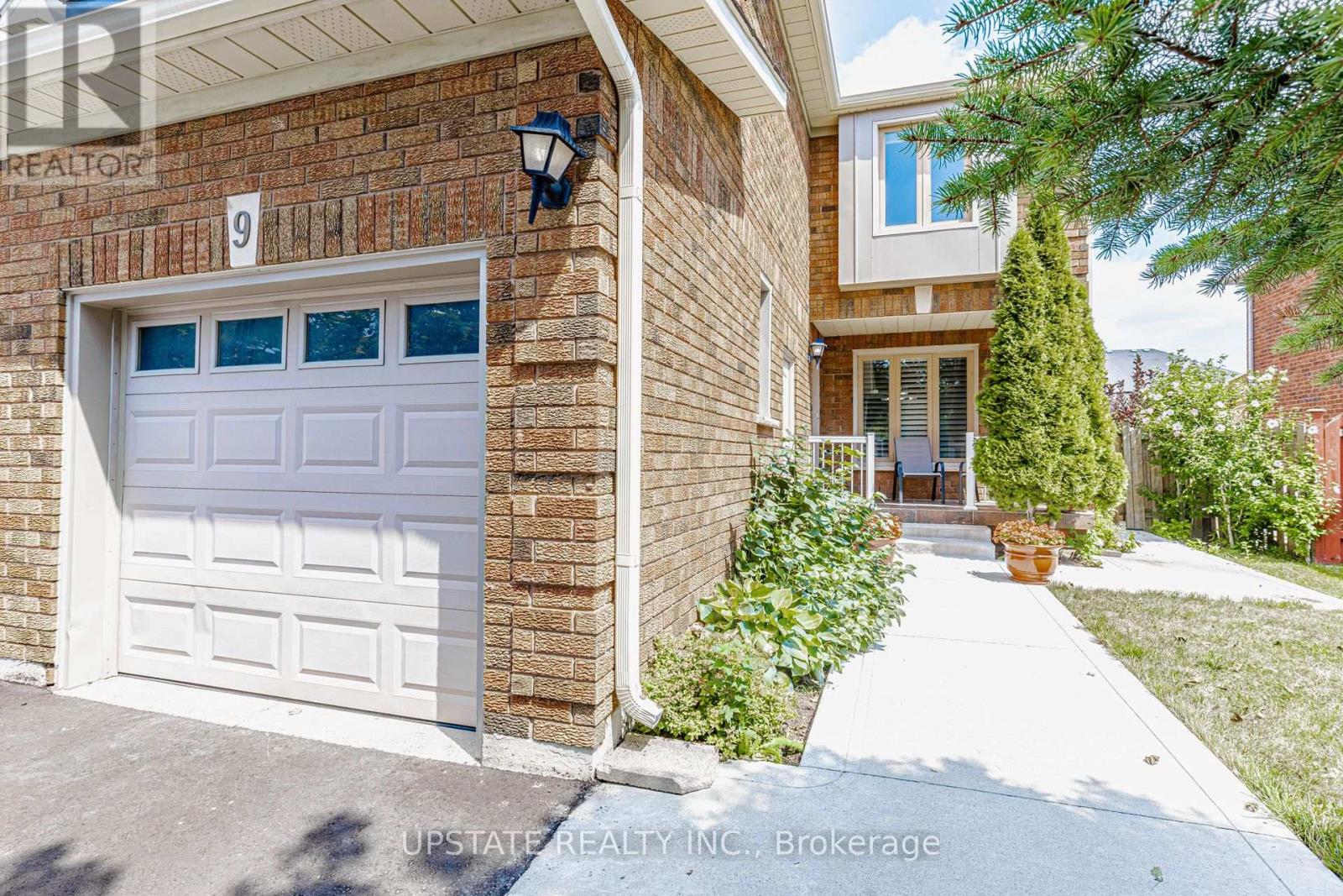 9 Palmolive Street, Brampton, Ontario  L6R 1P4 - Photo 4 - W13678416