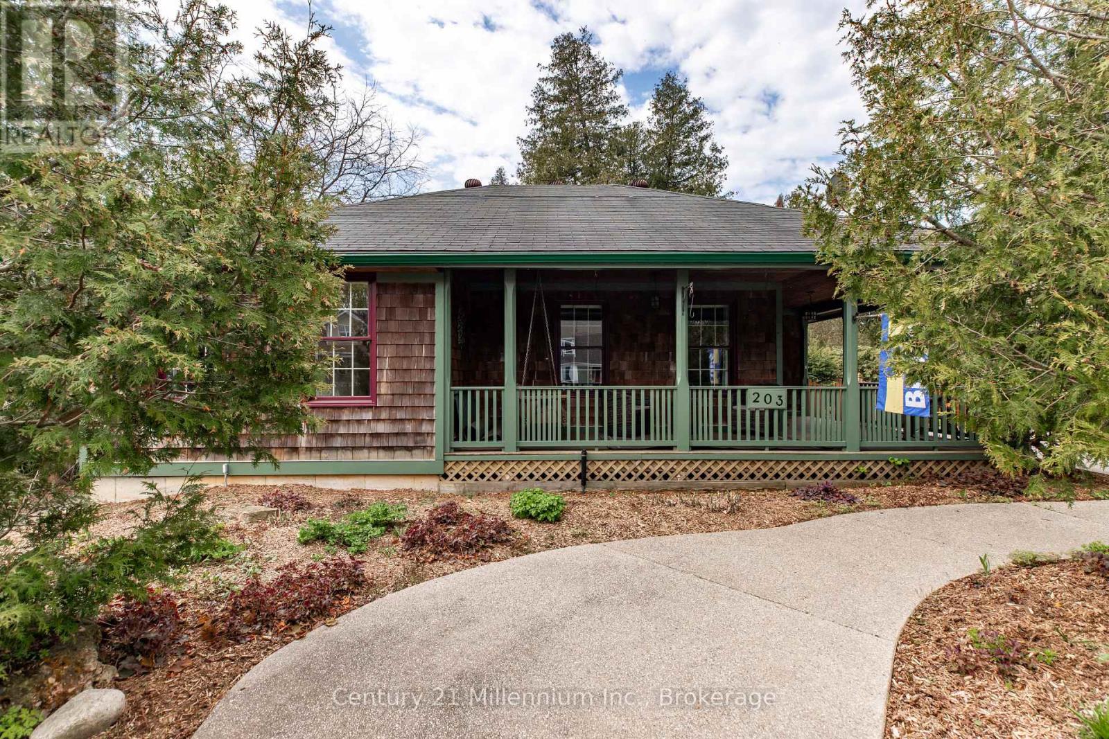 203 Summerhill Road, Saugeen Shores, Ontario  N0H 2L0 - Photo 4 - X12965942