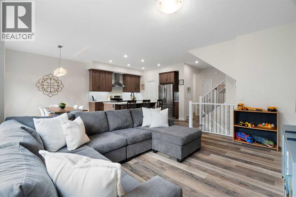 22 Sunrise Heights, Cochrane, Alberta  T4C 2R8 - Photo 4 - A2337496