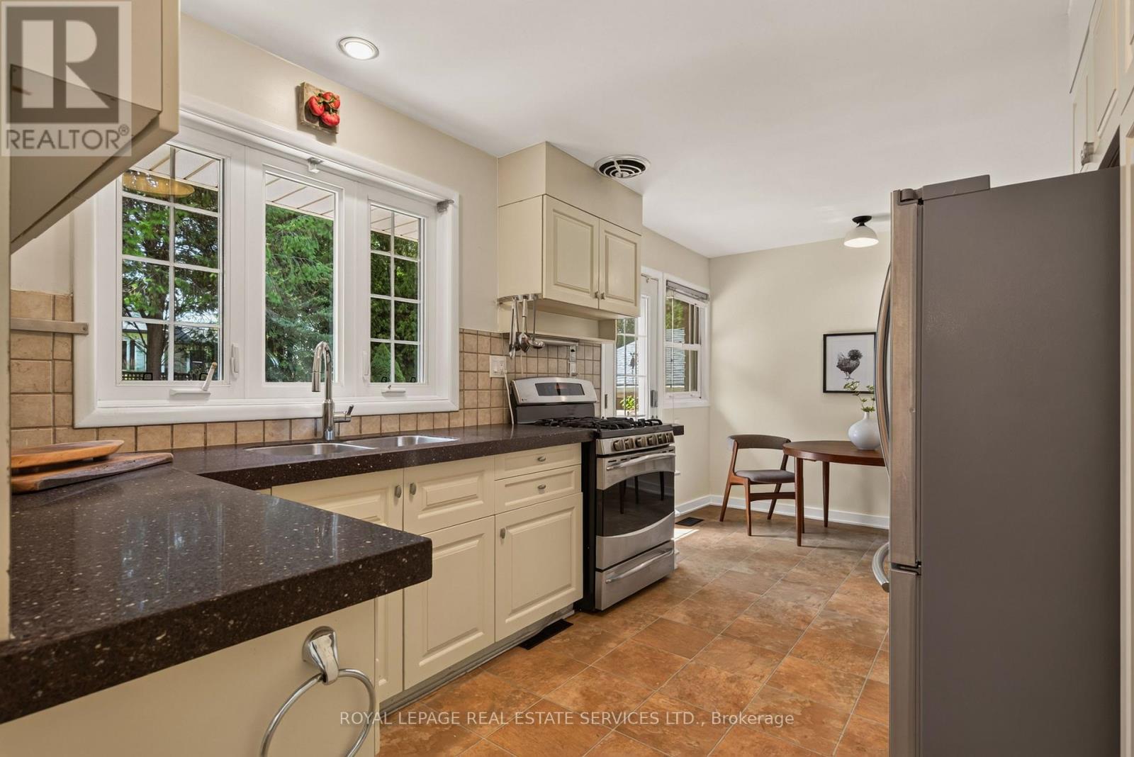 17 Lynndale Drive, Hamilton, Ontario  L9H 3L4 - Photo 12 - X13657784