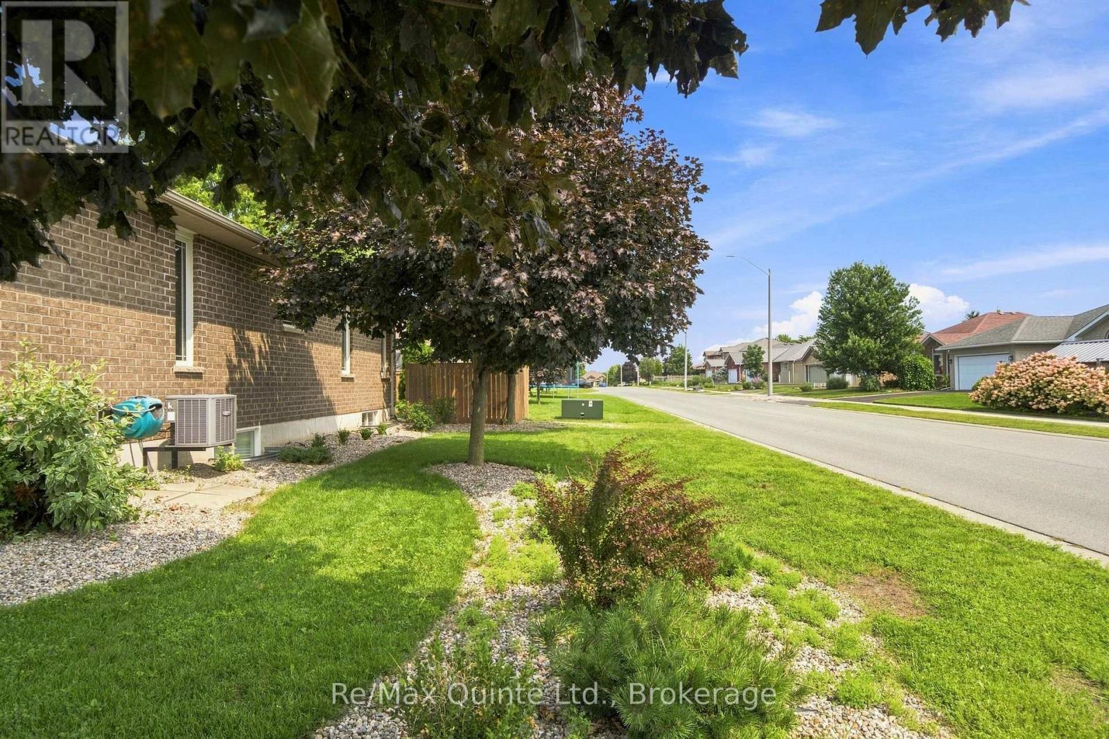 31 Essex Drive, Belleville, Ontario  K8N 0M9 - Photo 4 - X13679322