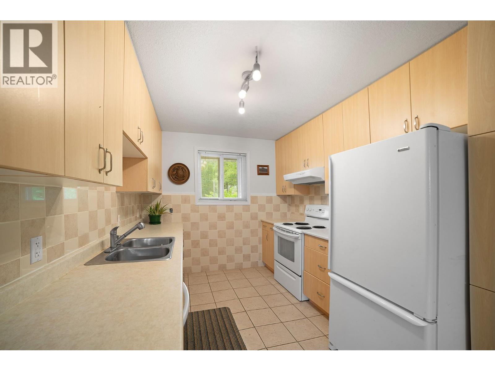 830 16th Avenue S, Creston, British Columbia  V0B 1G3 - Photo 12 - 10395099
