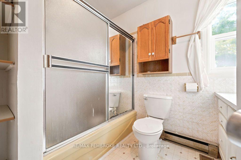 20 Meadowbrook Drive, Laurentian Valley, Ontario K8A 7C3 - Photo 11 - X13679278