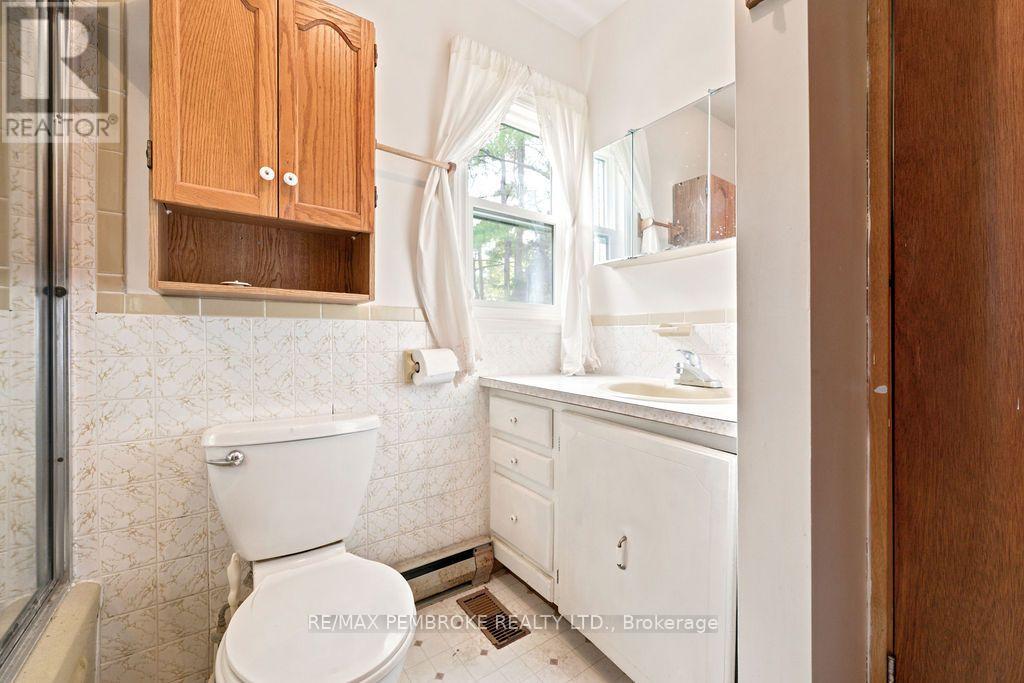 20 Meadowbrook Drive, Laurentian Valley, Ontario K8A 7C3 - Photo 12 - X13679278
