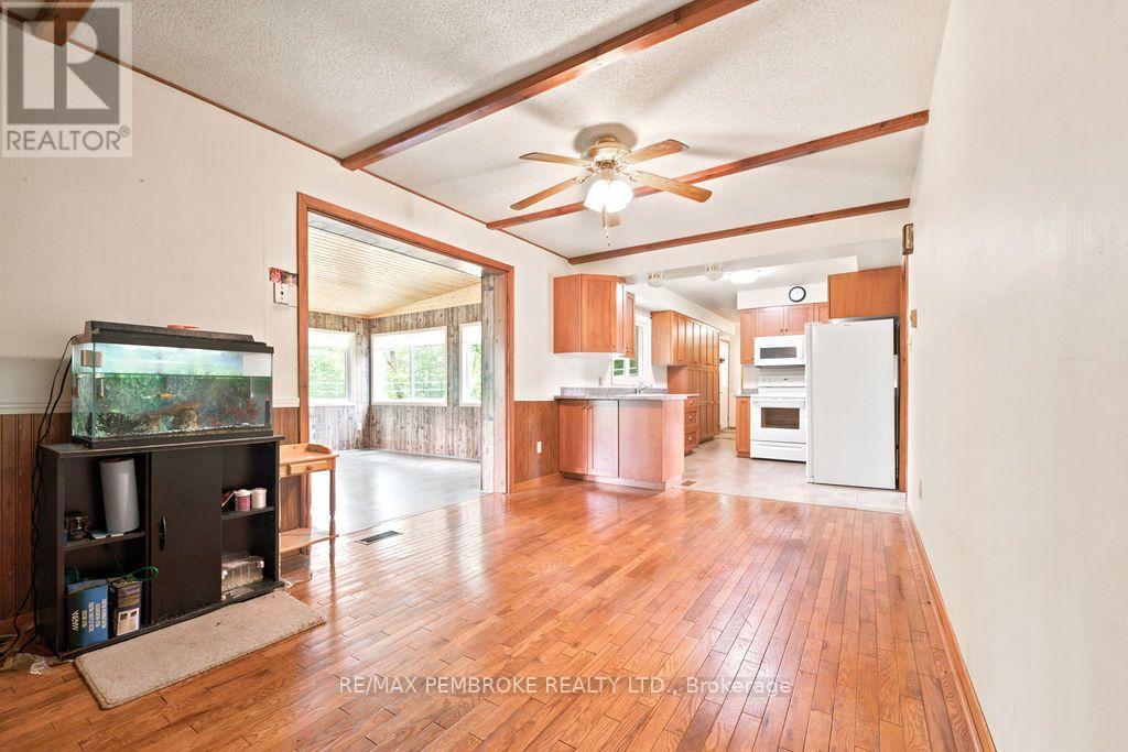 20 Meadowbrook Drive, Laurentian Valley, Ontario K8A 7C3 - Photo 16 - X13679278