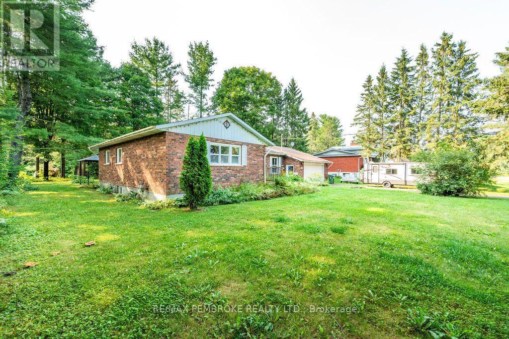 20 Meadowbrook Drive, Laurentian Valley, Ontario K8A 7C3 - Photo 2 - X13679278