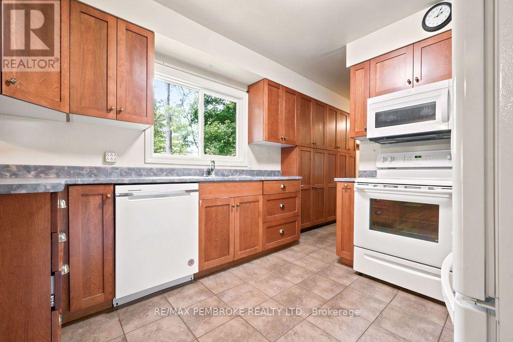 20 Meadowbrook Drive, Laurentian Valley, Ontario K8A 7C3 - Photo 23 - X13679278