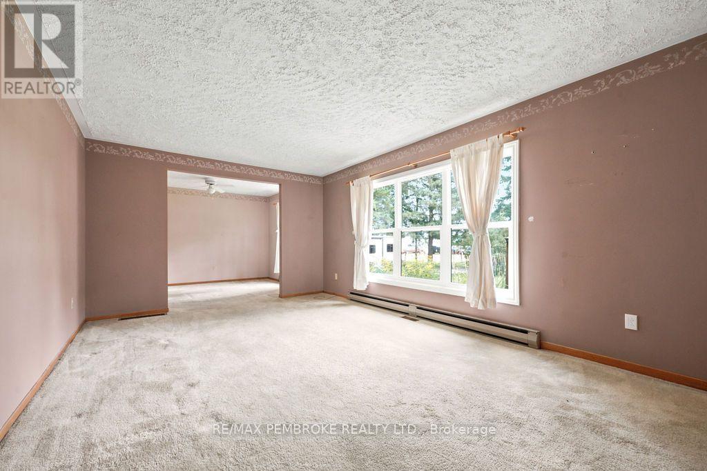 20 Meadowbrook Drive, Laurentian Valley, Ontario K8A 7C3 - Photo 5 - X13679278
