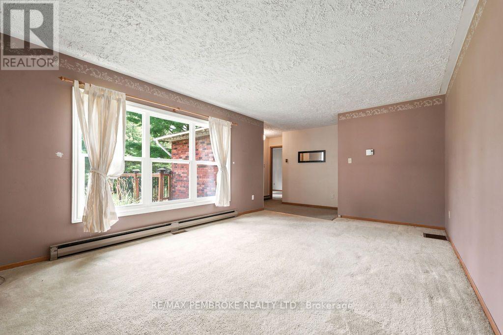20 Meadowbrook Drive, Laurentian Valley, Ontario K8A 7C3 - Photo 6 - X13679278