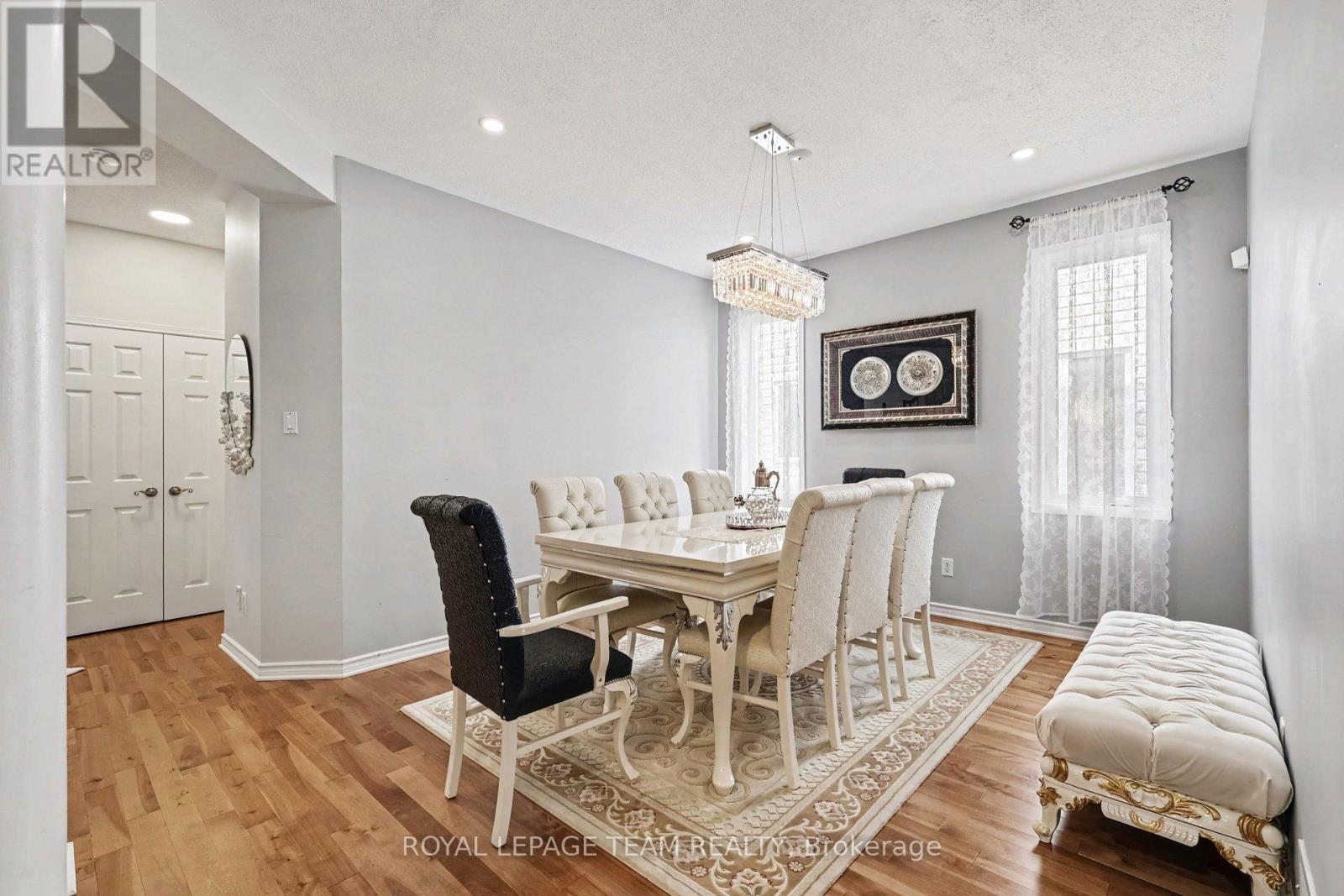 19 Keighley Circle, Ottawa, Ontario  K2K 3H9 - Photo 3 - X13679286
