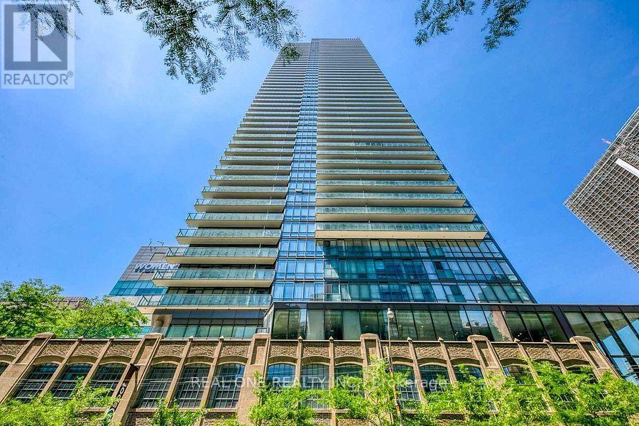 3703 - 832 BAY STREET, Toronto, Ontario