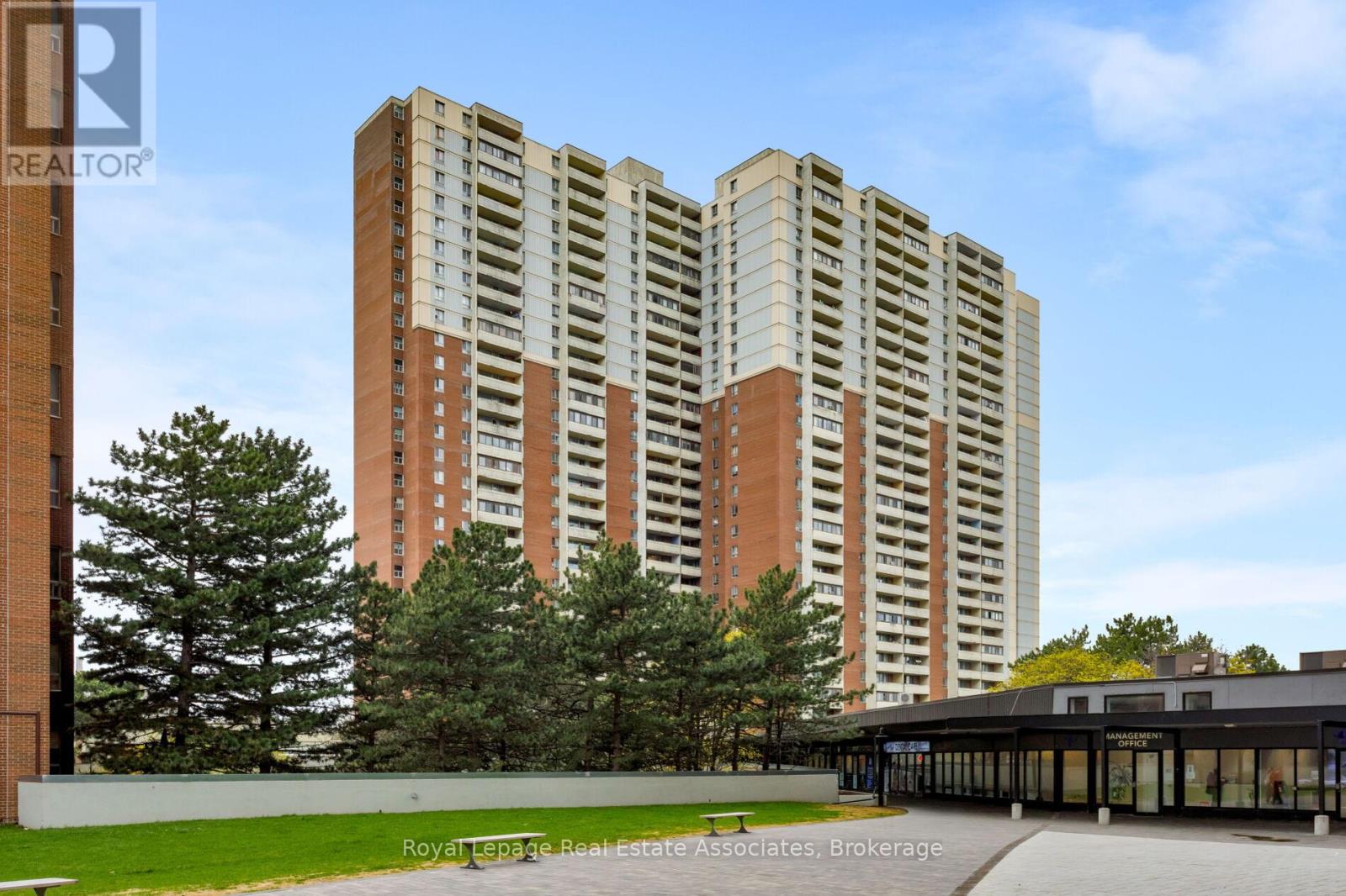 1710 - 5 MASSEY SQUARE, Toronto, Ontario