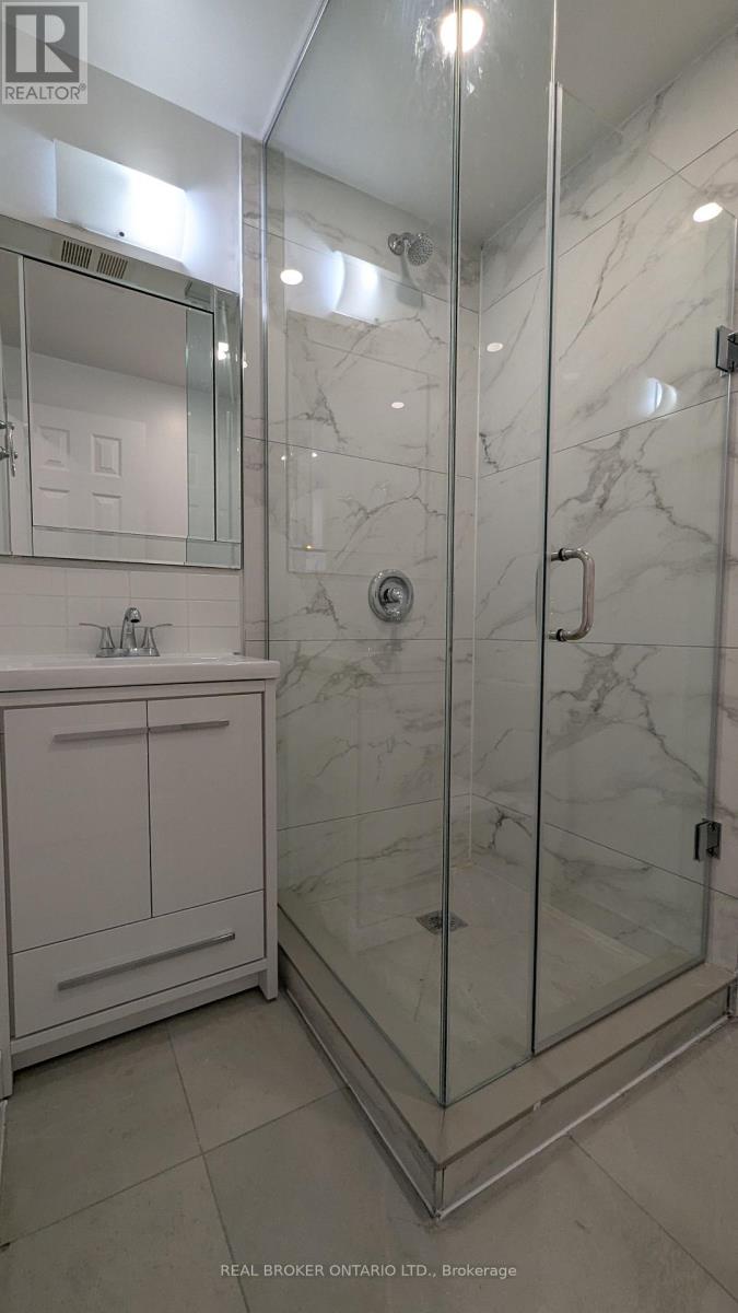 Unit #3 - 1150 Woodbine Avenue, Toronto, Ontario M4C 4C9 - Photo 7 - E13679312