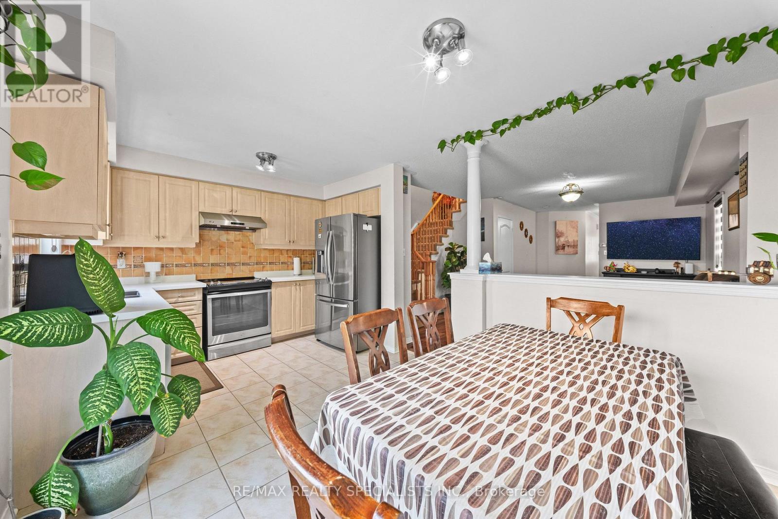 65 Ozner Court, Brampton, Ontario  L6X 4Y9 - Photo 12 - W13679296