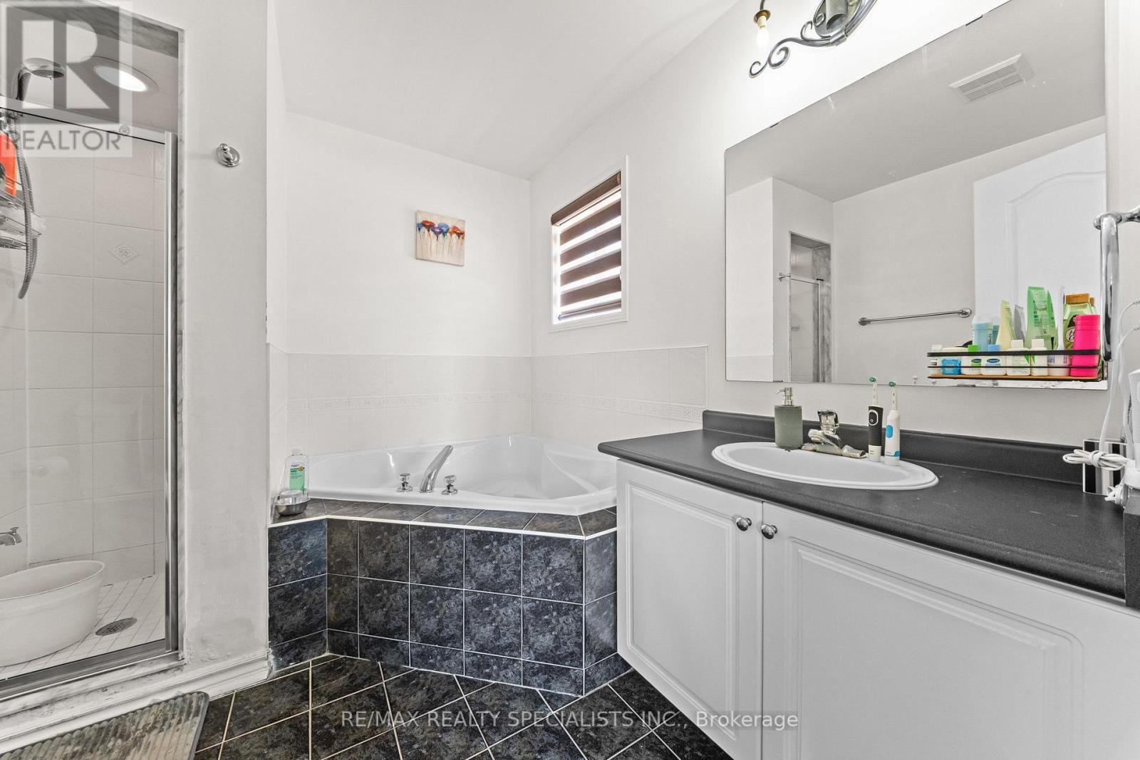 65 Ozner Court, Brampton, Ontario  L6X 4Y9 - Photo 22 - W13679296