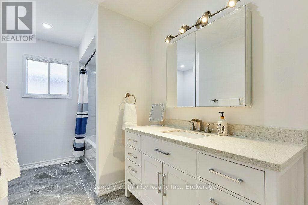 8 Murkar Crescent, Whitby, Ontario  L1N 8Y4 - Photo 32 - E13679204