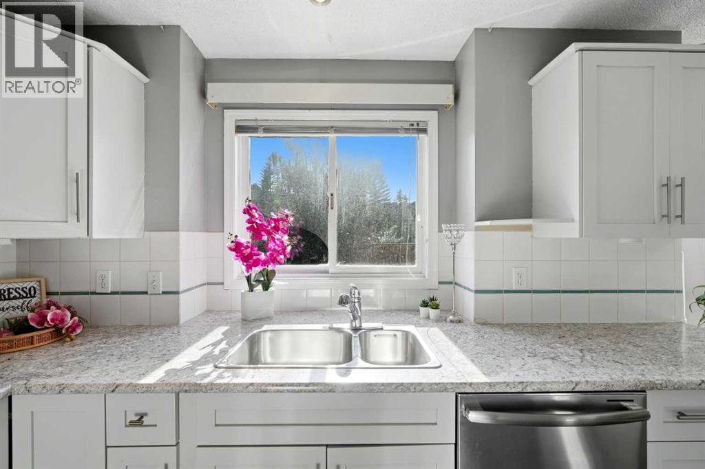 175 Shannon Circle SW, Calgary, Alberta  T2Y 2L1 - Photo 8 - A2326498