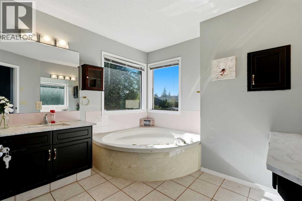 175 Shannon Circle SW, Calgary, Alberta  T2Y 2L1 - Photo 27 - A2326498