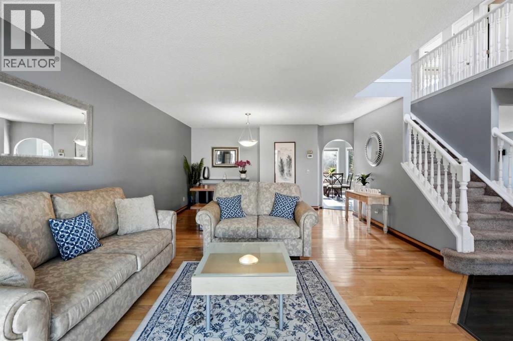 175 Shannon Circle SW, Calgary, Alberta  T2Y 2L1 - Photo 3 - A2326498