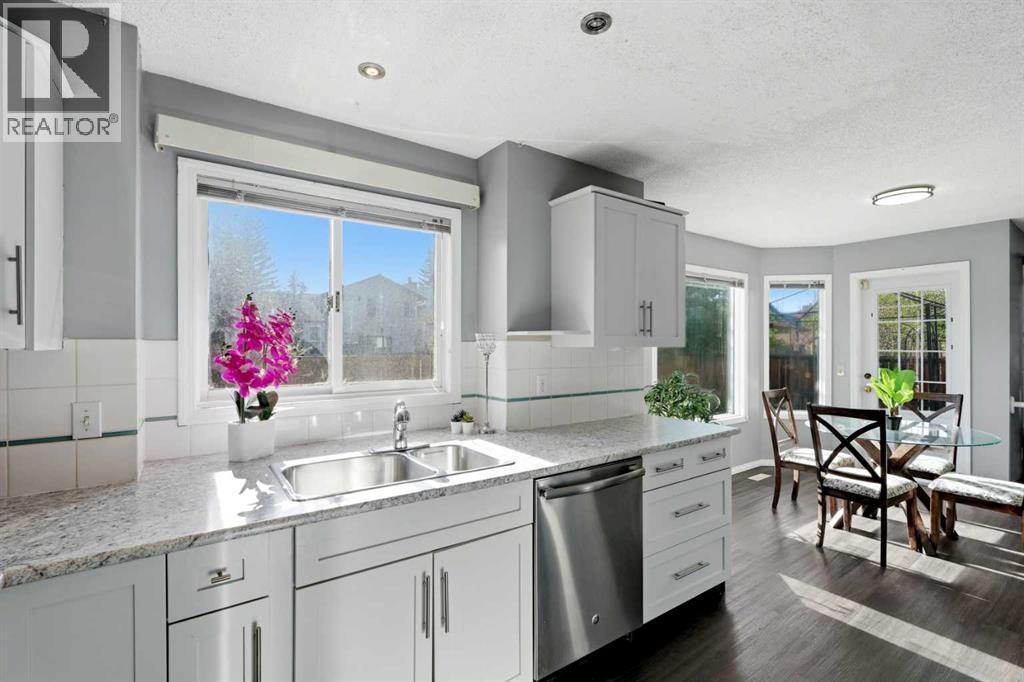 175 Shannon Circle SW, Calgary, Alberta  T2Y 2L1 - Photo 9 - A2326498