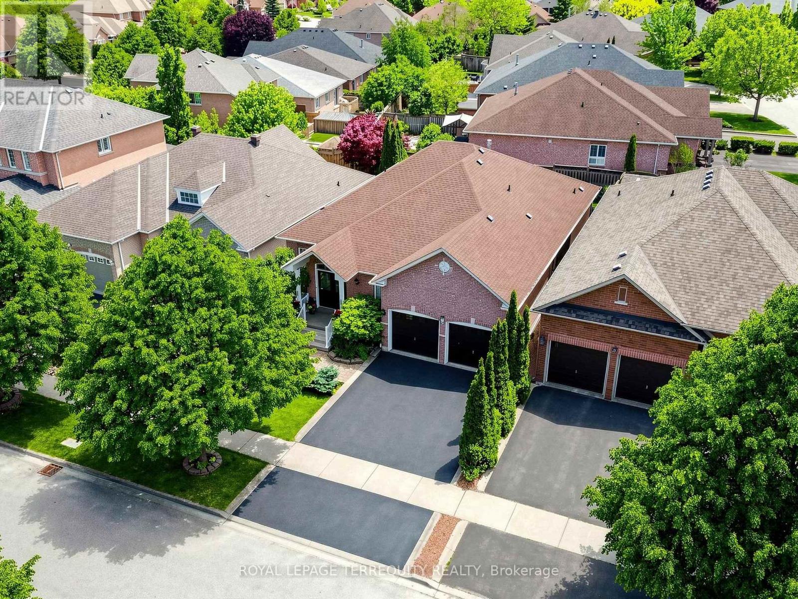 19 Johnson Crescent, Halton Hills, Ontario  L7G 6C9 - Photo 3 - W13656630
