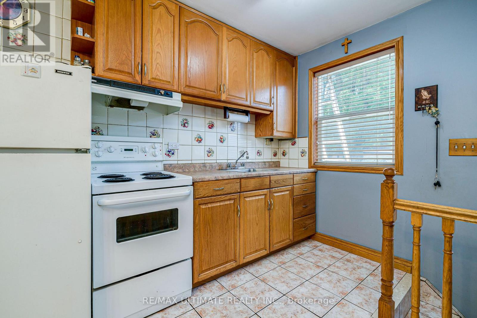 632 Trethewey Drive, Toronto, Ontario  M6M 4C3 - Photo 12 - W13668130