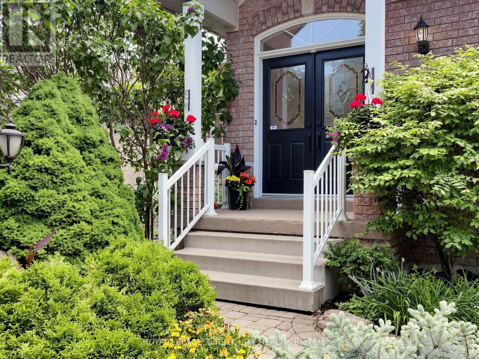 19 Johnson Crescent, Halton Hills, Ontario  L7G 6C9 - Photo 5 - W13656630