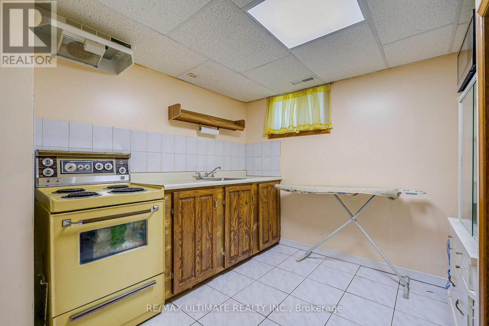632 Trethewey Drive, Toronto, Ontario  M6M 4C3 - Photo 23 - W13668130