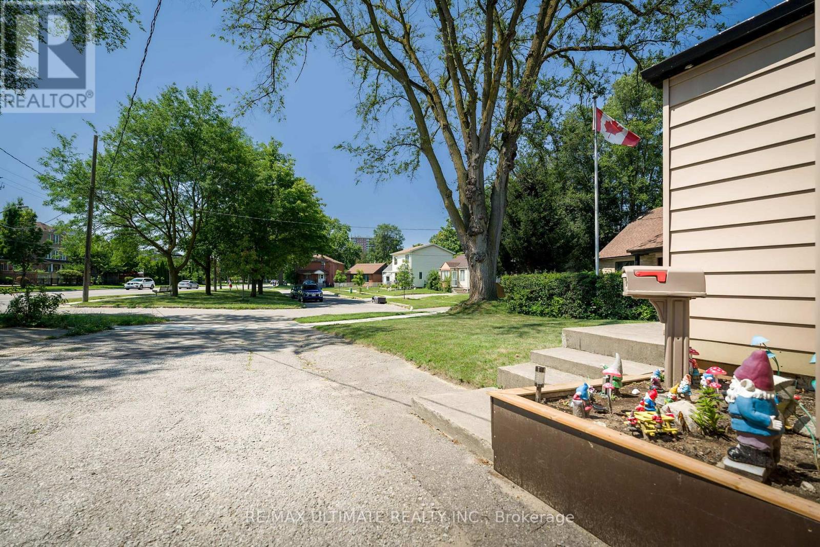 632 Trethewey Drive, Toronto, Ontario  M6M 4C3 - Photo 35 - W13668130
