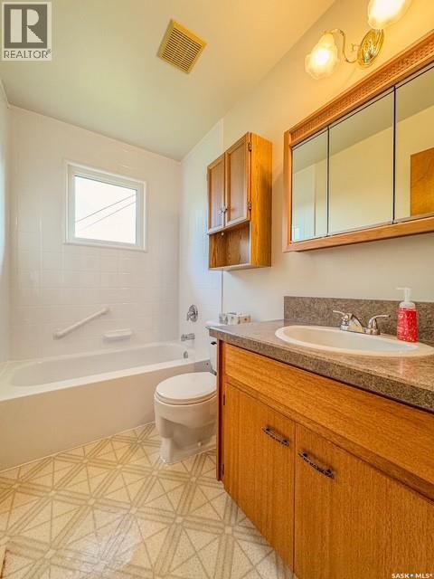 385 Aspen Drive, Swift Current, Saskatchewan  S9H 3Z8 - Photo 8 - SK045715