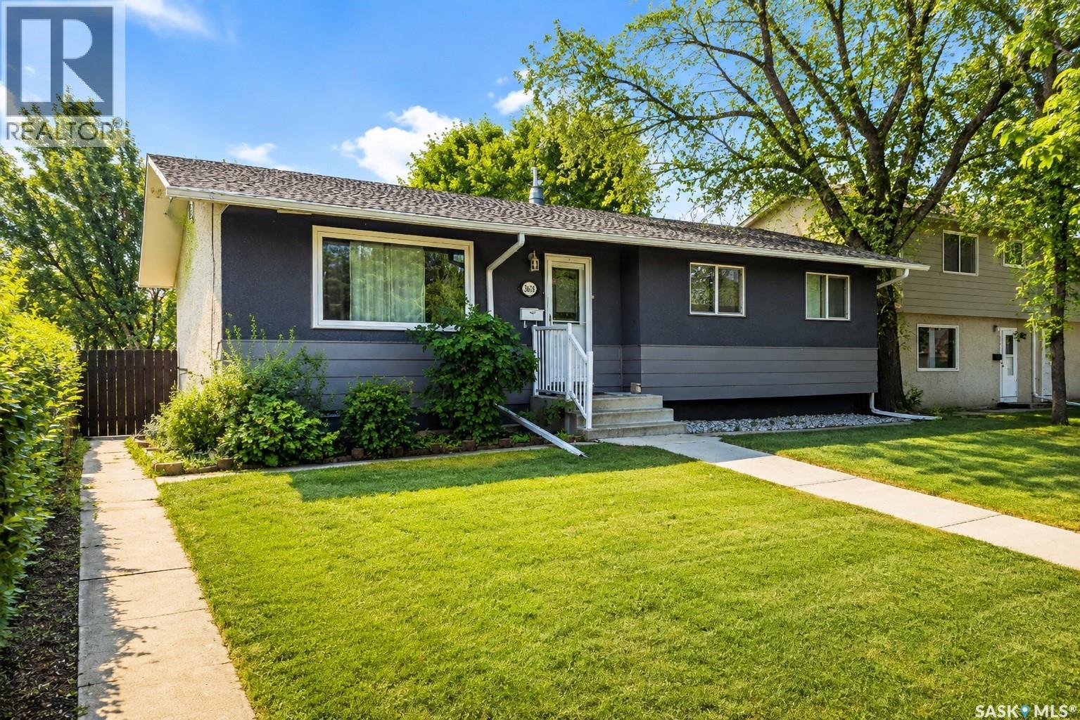 2638 Eastview, Saskatoon, Saskatchewan  S7J 3G8 - Photo 1 - SK045707