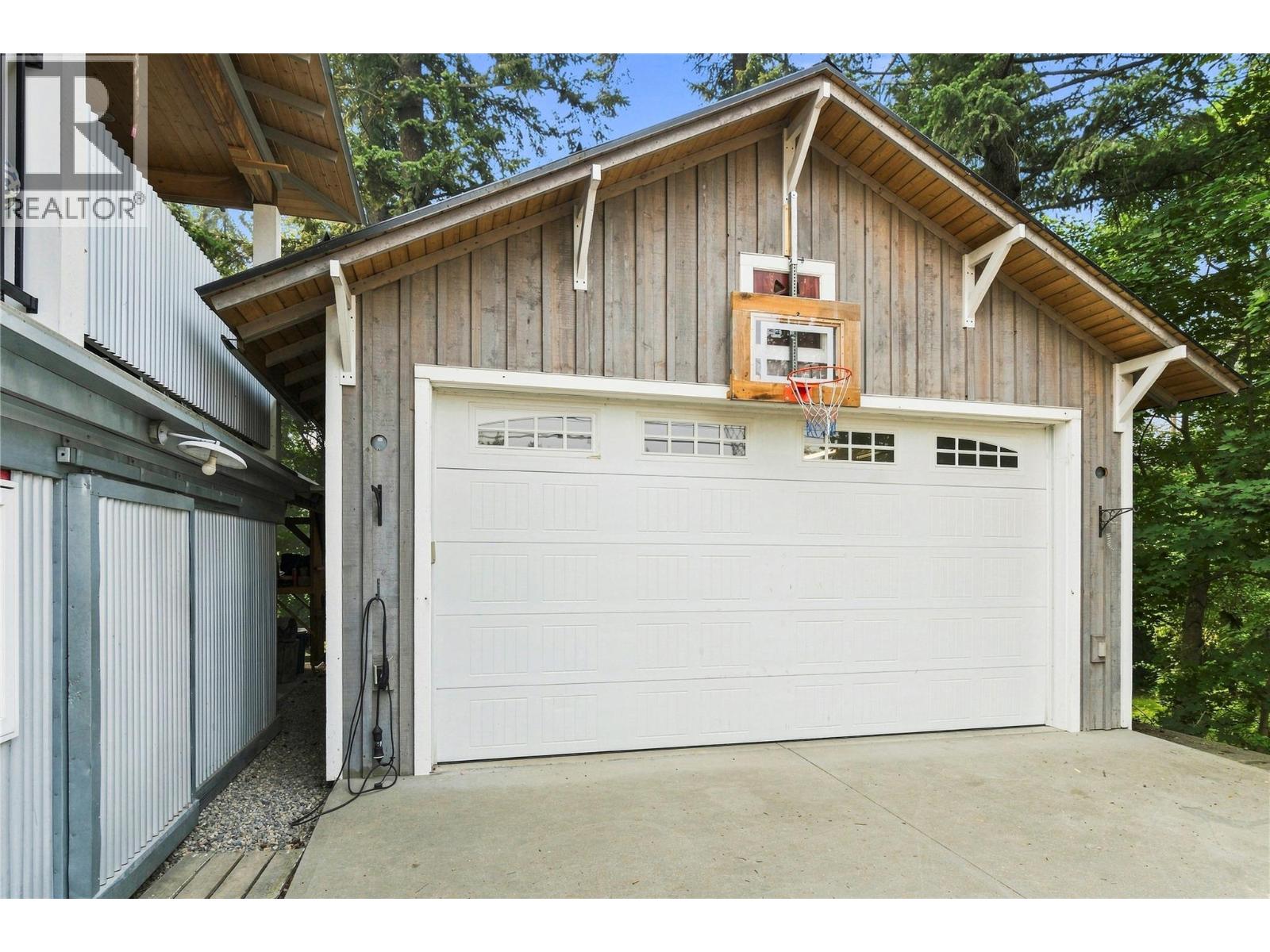 1710 11 Avenue NE, Salmon Arm, British Columbia  V1E 2T4 - Photo 66 - 10397427