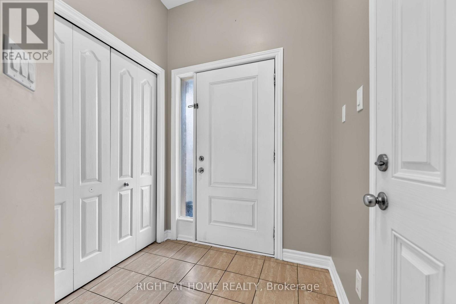 628 Moorpark Avenue, Ottawa, Ontario  K2M 0B6 - Photo 4 - X13679390