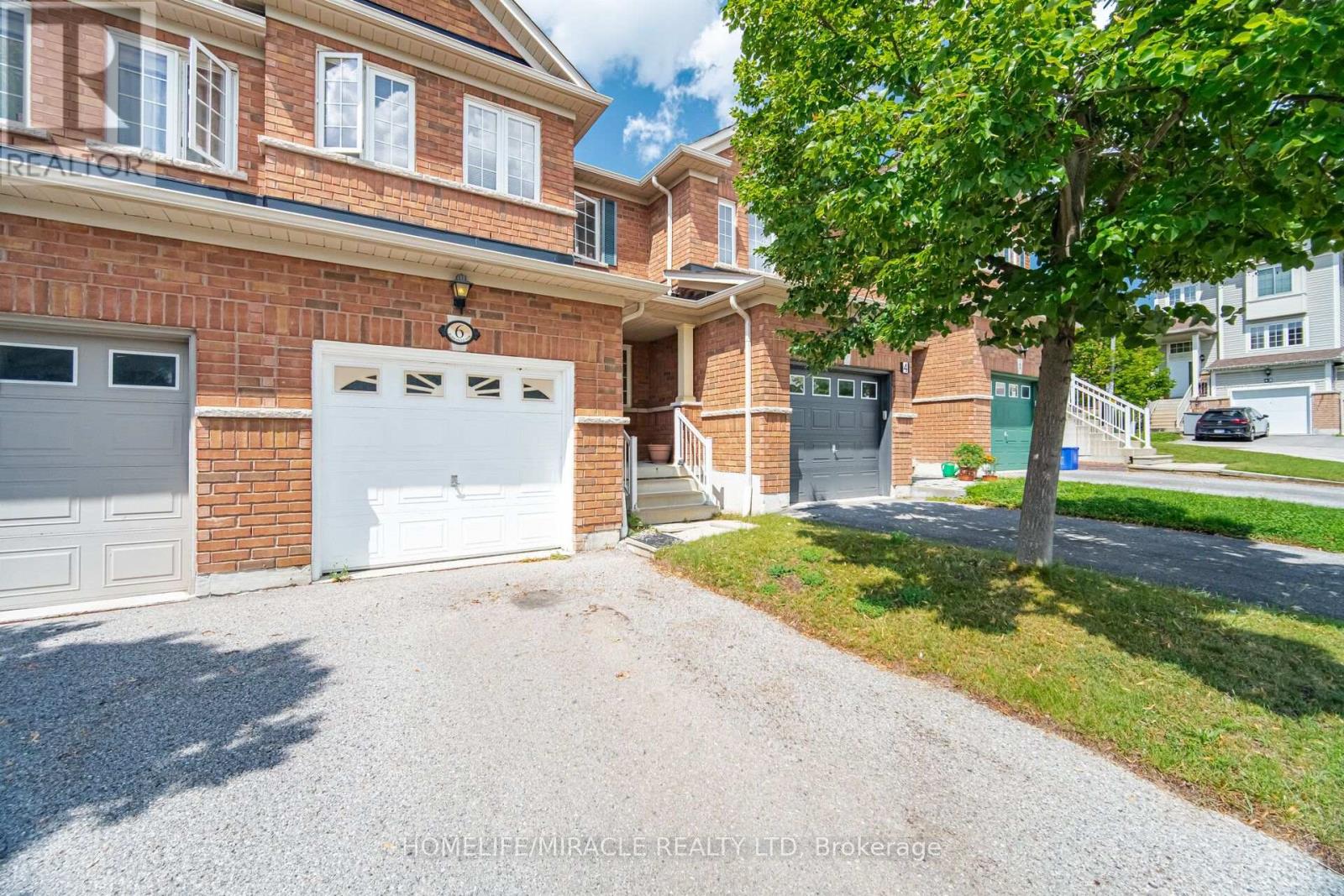 6 Barkdale Way, Whitby, Ontario L1N 0E9 - Photo 2 - E13679374