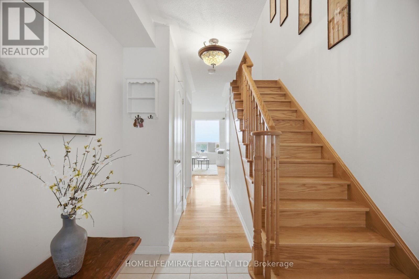 6 Barkdale Way, Whitby, Ontario L1N 0E9 - Photo 5 - E13679374