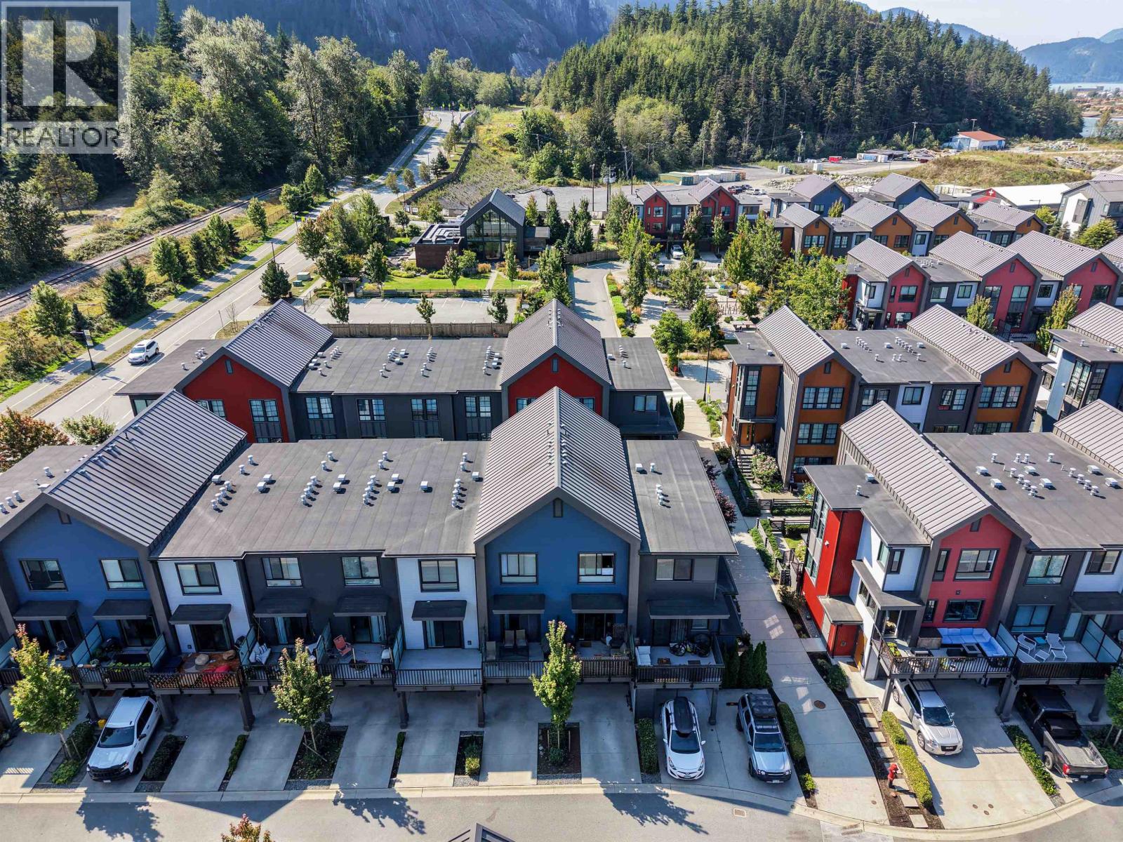 1374 Marinaside Place, Squamish, British Columbia  V8B 1A8 - Photo 2 - R3156105