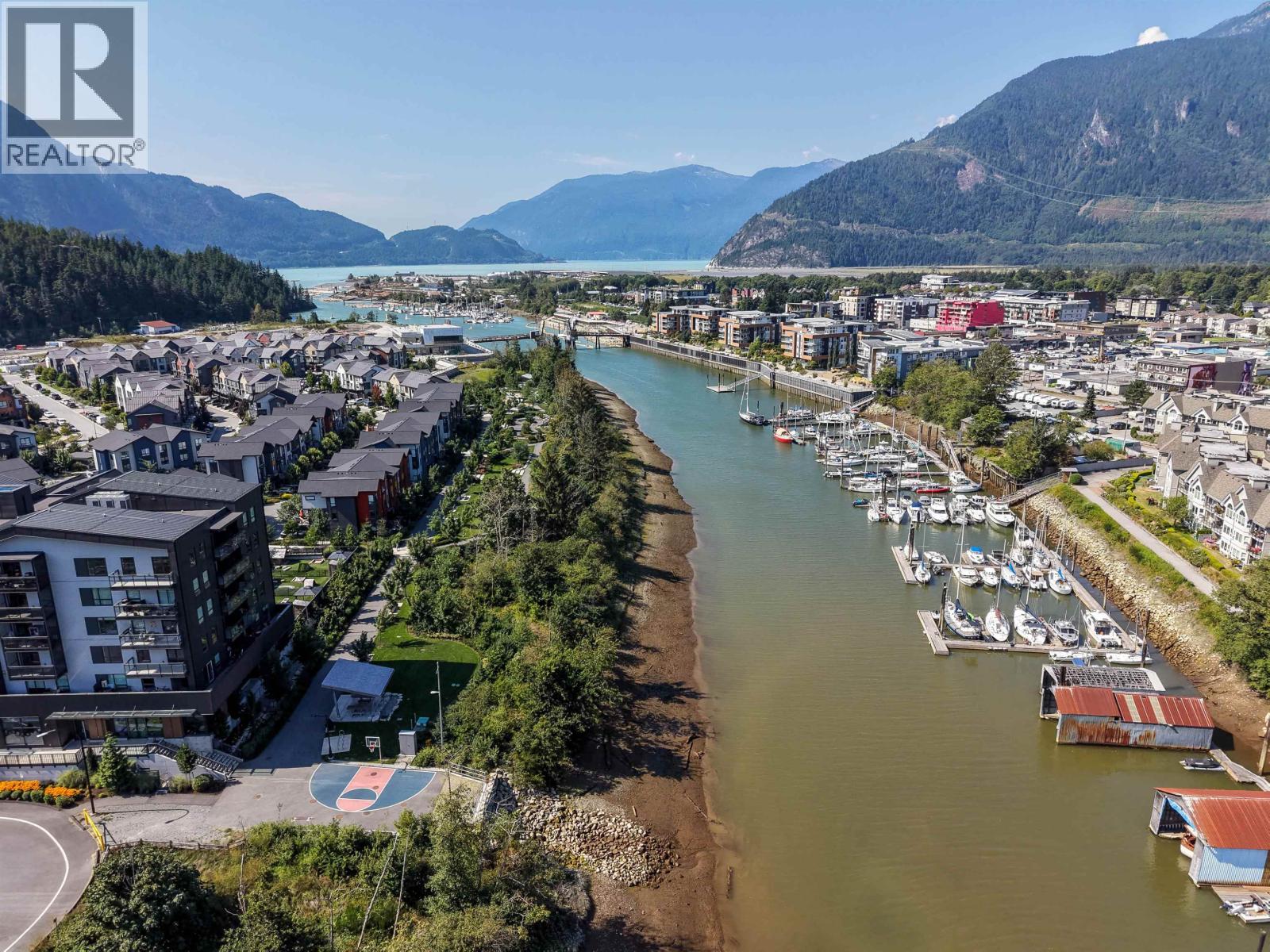 1374 Marinaside Place, Squamish, British Columbia  V8B 1A8 - Photo 3 - R3156105